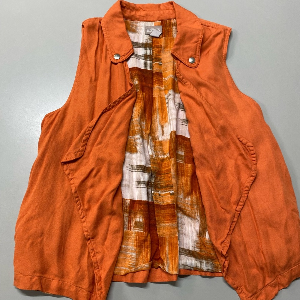 Chico’s pretty orange fall vest with pockets size 2 (Med 12). Great condition!